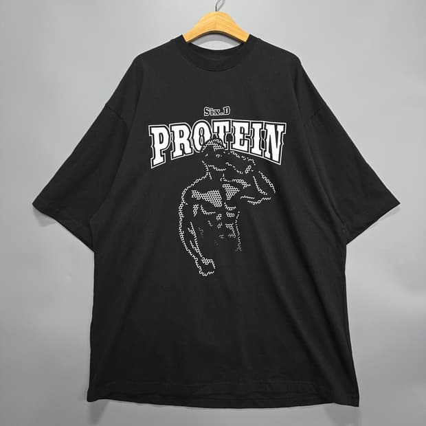 새제품)본투윈(BORNTOWIN) 프로틴 그래픽 오버핏 반팔티 F