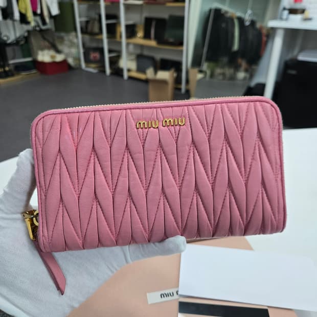 [50%세일] 미우미우 마테라쎄 장지갑