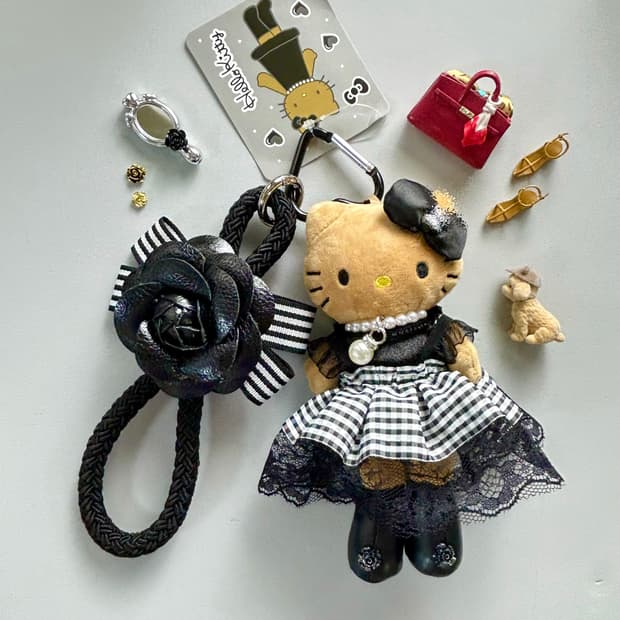 🖤🤍태닝스킨  롱다리키티 커스텀키링-체크 원피스