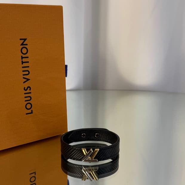 [정품] 루이비통 LV 에피 트위스트 팔찌  17CM