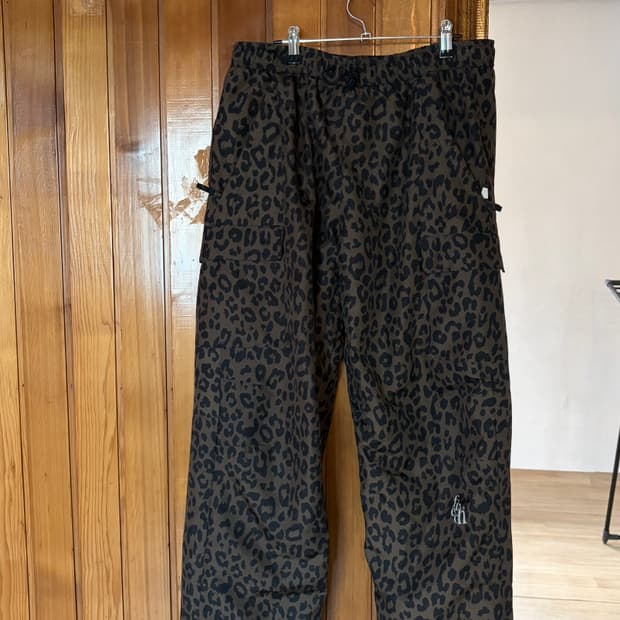 페치 레오파드 나일론 팬츠