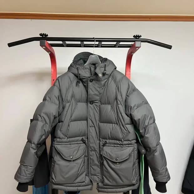 이스트로그 유틸리티파카 비이커 별주 차콜색상 L