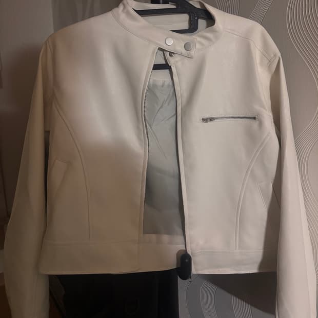 에이블리 크롭 자켓 화이트