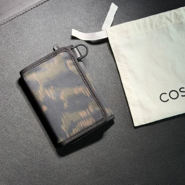 코스(COS) 애니멀 프린트 카드지갑
