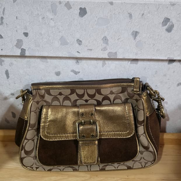 코치 소호 시그니처 숄더백 