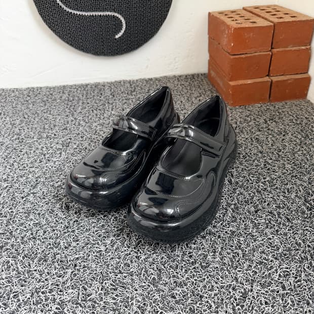 [새상품] 찰스앤키히트(CHARLES & KEITH) 청키 플랫폼 메리제