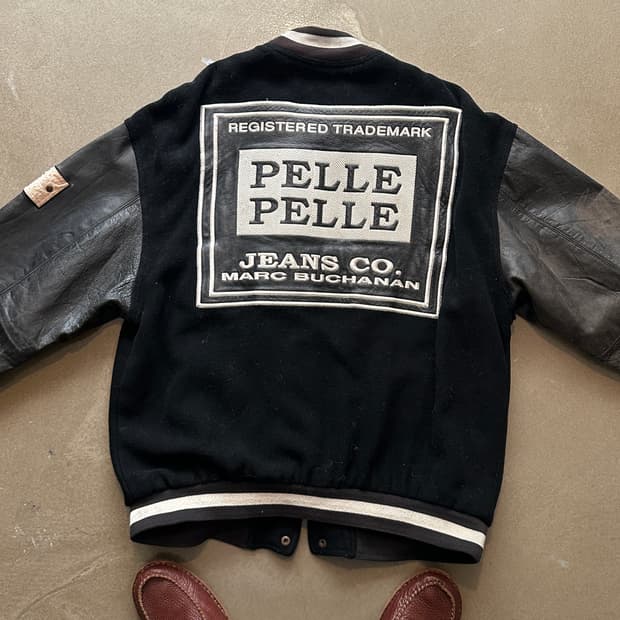 Pellepelle 펠레펠레 레더 슬리브 바시티 자켓