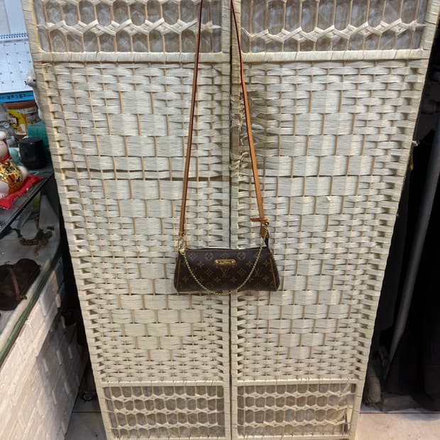 정품 루이비통 에바클러치 2way백 팝니다