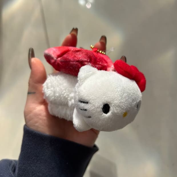 HELLO KITTY SUSHI MAGURO 헬로 키티 스시 마구로 키링