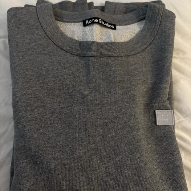 아크네 스튜디오 맨투맨