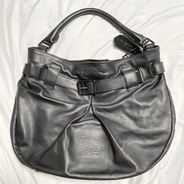 버버리 블랙 레더 호보백