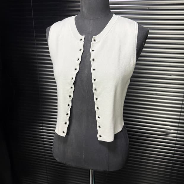 자라 가슴 스터디 찡 크롭 니트 조끼 베스트 화이트 흰색 웨스턴 에스닉 