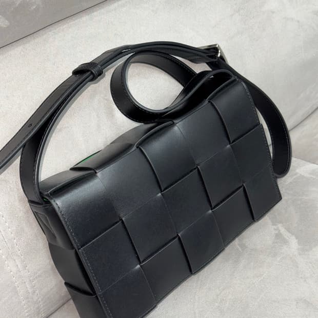 보테가베네타 카세트백 블랙패러킷