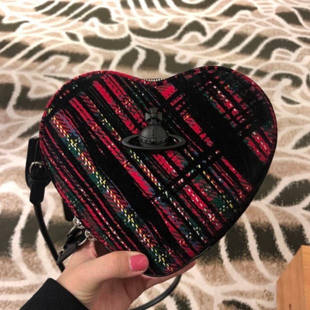 비비안웨스트우드 하트 크로스바디 백