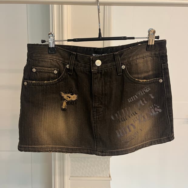 우알롱 블랙 워싱 데님 미니스커트 데미지 디테일