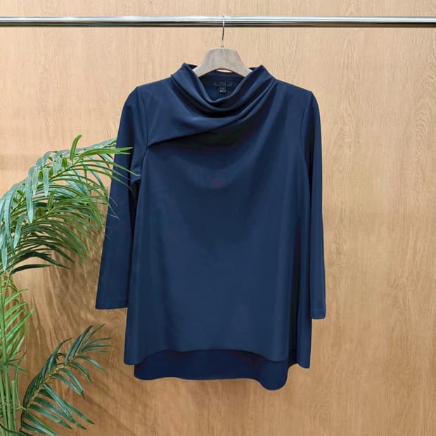 코스 하이넥 롱슬리브 티셔츠 하이로우 밑단 무지 디테일 루즈핏 네이비