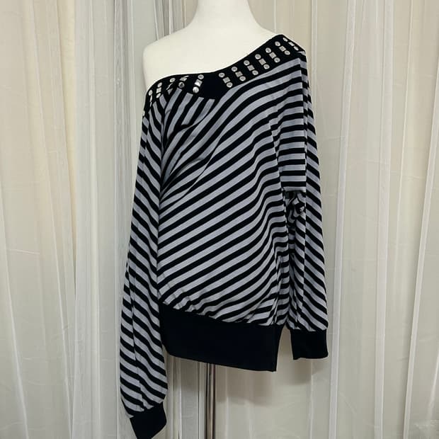 오네갸루 스터드 오프숄더 롱슬리브 아게하 헤이세이