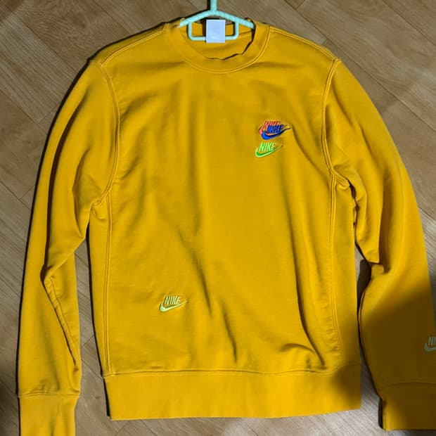 나이키 노란색 맨투맨