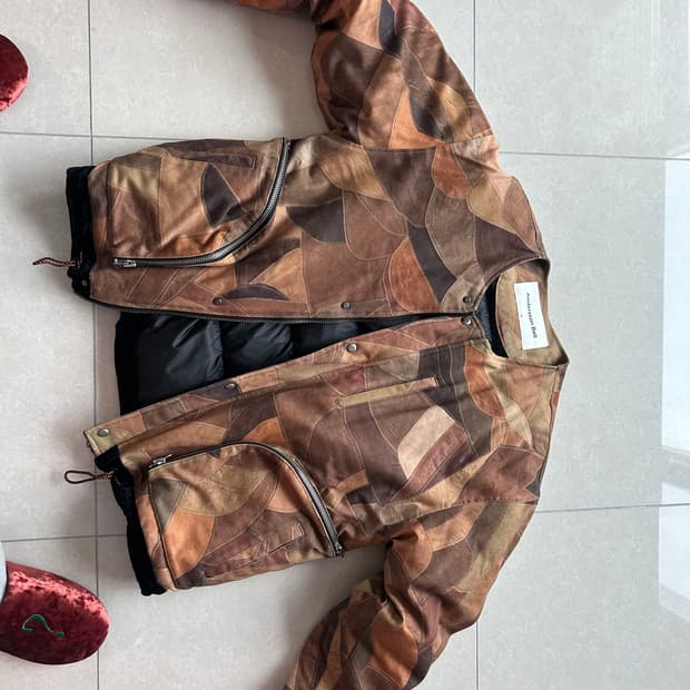 Andersson Bell 레더 패치 프린트 패디드 점퍼