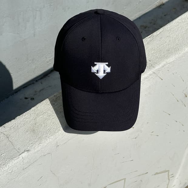 [M-L] 데상트 로고 블랙 볼캡 모자