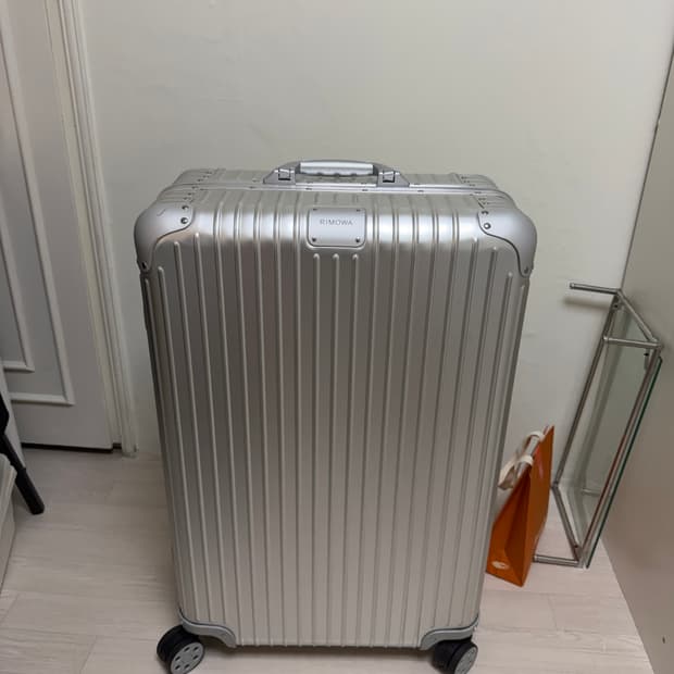 Rimowa 알루미늄 체크인 라지 1번 사용