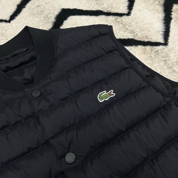 [M]라코스테 경량 덕다운 베스트/블랙/버튼까짐