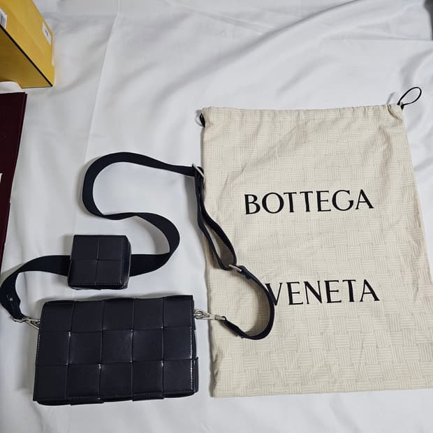 보테가 베네타 멀티카세트백