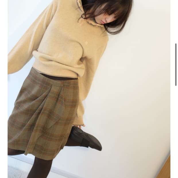 닥스 버튼 단추 하이넥 니트 베이지