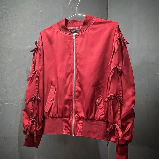 Pendora 폴리 게더링 디테일 봄버 타입 재킷