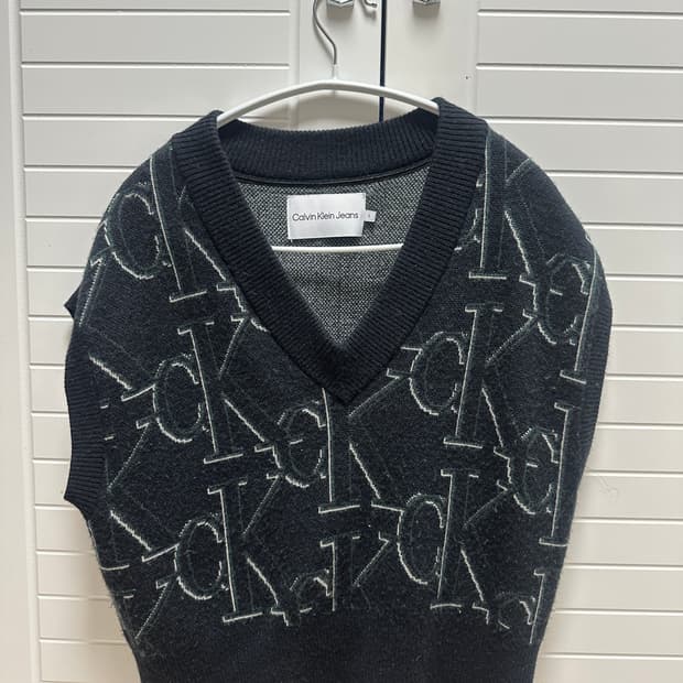 켈빈클라인 니트 조끼