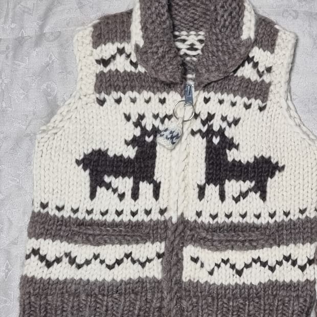 코위찬 사슴 패턴 니트 조끼