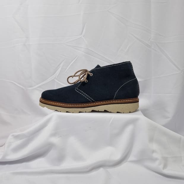 250 클락스 네이비 스웨이드 처카 부츠