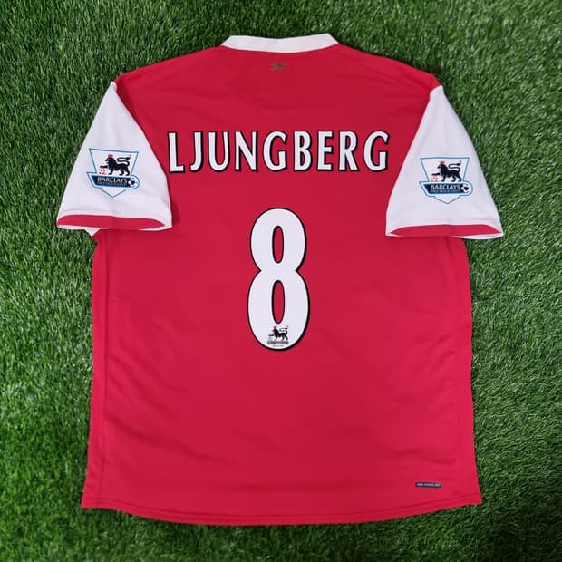 06-08시즌 아스날 홈 유니폼 #8 융베리