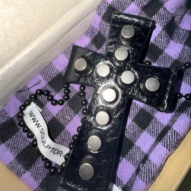 Cross Stud Strap Wallet Black 스컬프터 지갑