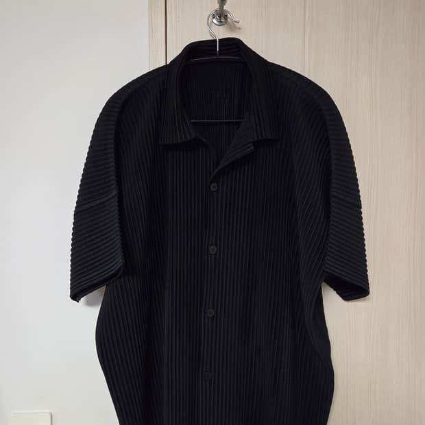 옴므플리세 먼슬리 반팔 셔츠 2사이즈  판매합니다.