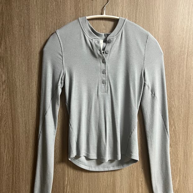 룰루레몬 홀드 타이트 롱슬리브 헨리 그레이 2사이즈