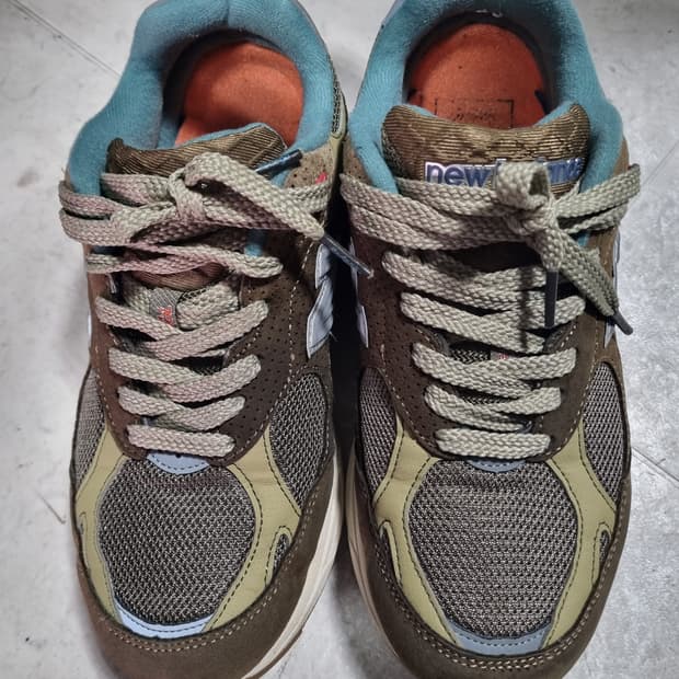 뉴발란스 보데가 990 스니커즈