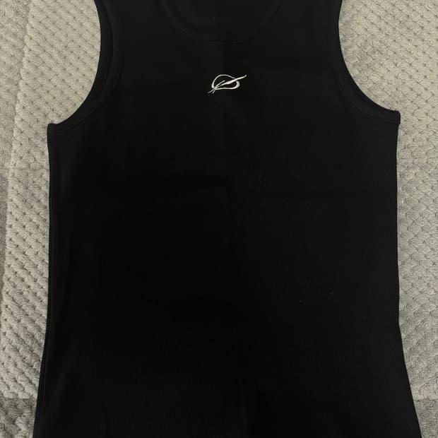 51percent [Sleeveless Logo top - Black]