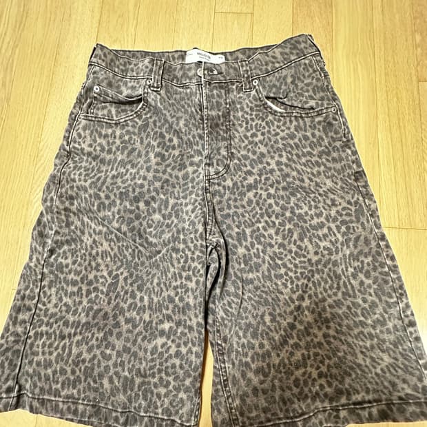 Hollister Super Baggy 레오파드 버뮤다 데님 쇼츠 
