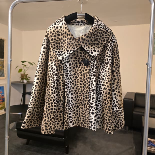 레오파드 패턴 케이프 코트