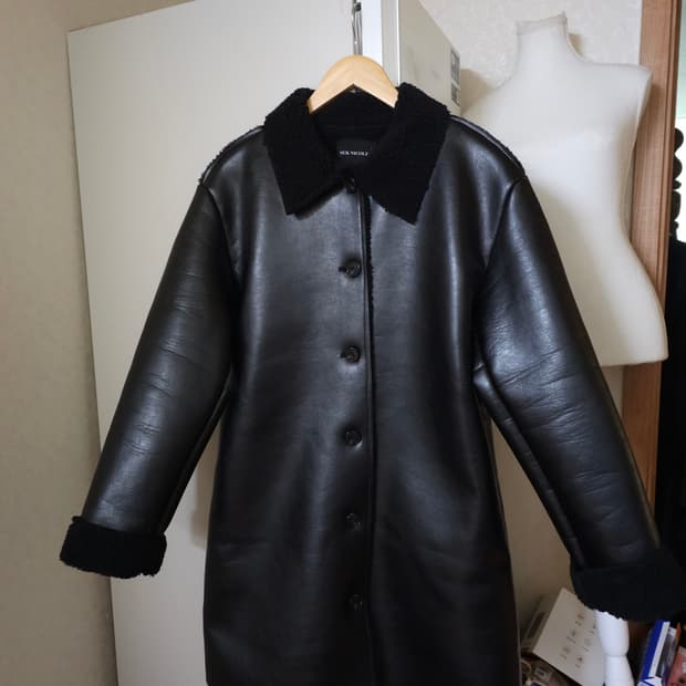 닉앤니콜 무스탕코트