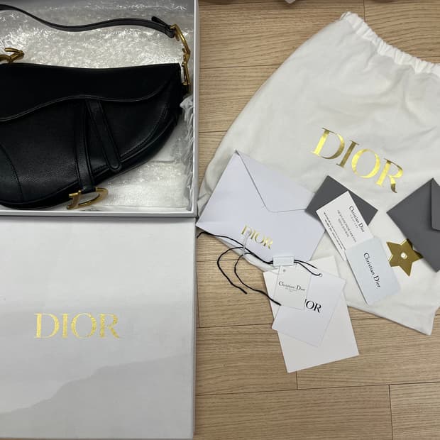 정품 디올 새들뱍 미듐 블랙