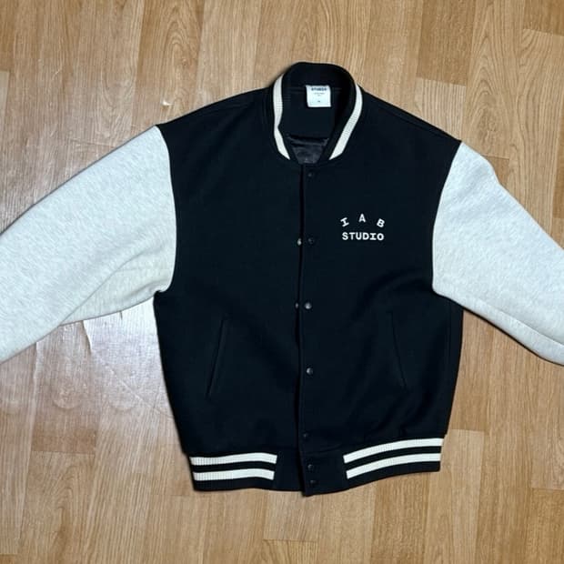 아이앱 스튜디오 바시티 자켓