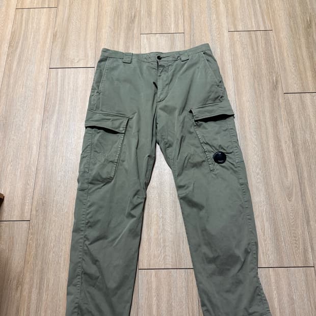 CP컴퍼니 카고팬츠 50사이즈 상태 좋음