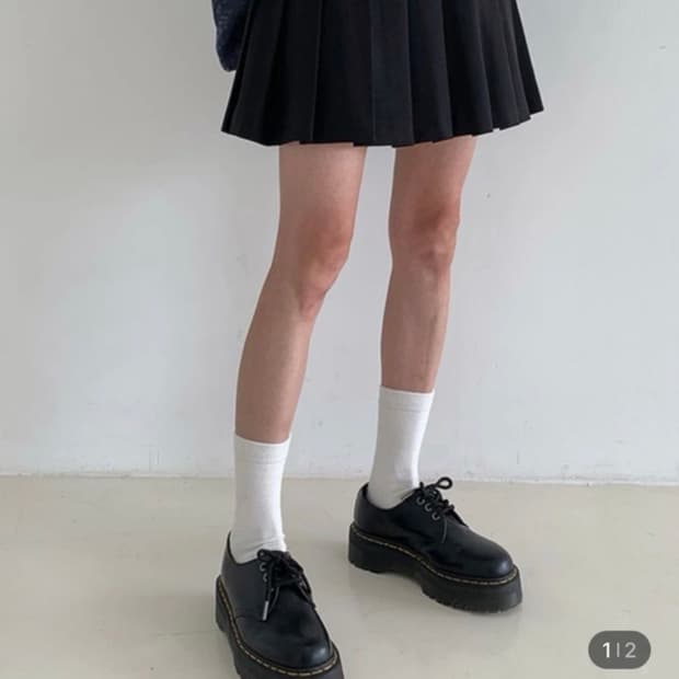 블랙업 플리츠스커트