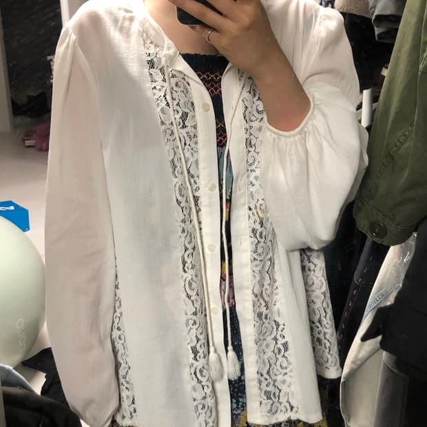 모리걸 레이스 태슬 블라우스