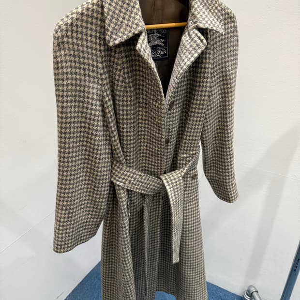 버버리 아이리쉬 트위드 코트