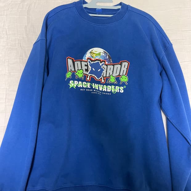 아더에러 맨투맨 판매합니다~