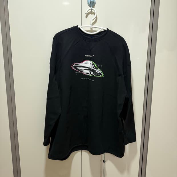 아더에러 오버사이즈 드로잉 롱 슬리브 블랙 a2사이즈