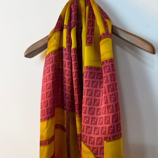 펜디 실크 스카프 